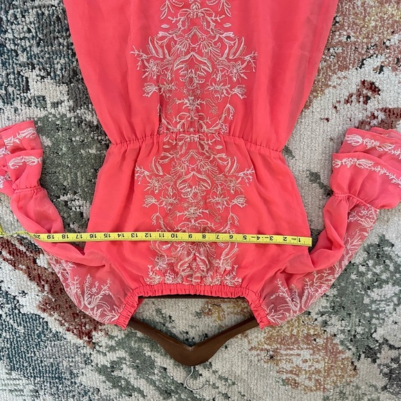 WHBM Coral Off Shoulder Embroidered Mini Chiffon Blouson Dress Ruffle XSP - Picture 5 of 9